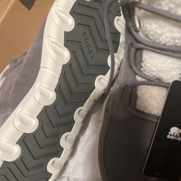 Sorel boots - Picture 2 of 4